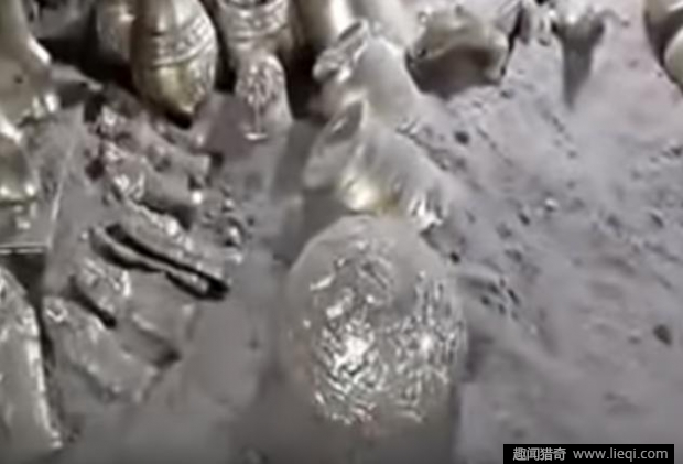 男子挖出一洞穴 进去后彻底惊呆了(8)