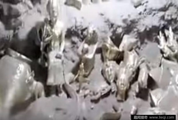 男子挖出一洞穴 进去后彻底惊呆了(10)