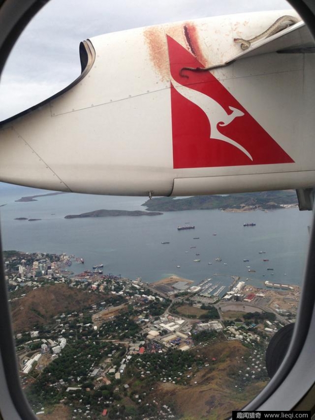 美女飞机上秀自拍,竟拍到毛骨悚然的一幕!(2)