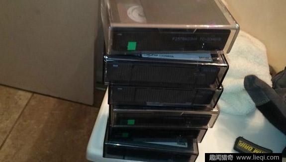 男子自家阁楼发现密室 里面的东西让他惊奇不