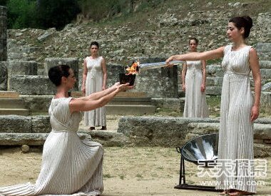 世界奇葩习俗:少女竟失身动物(4)