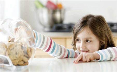 孩子吃零食需适量 可诱发血糖飙升
