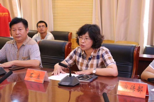 爱心及时雨,红瑞集团采购5000吨大蒜解蒜农