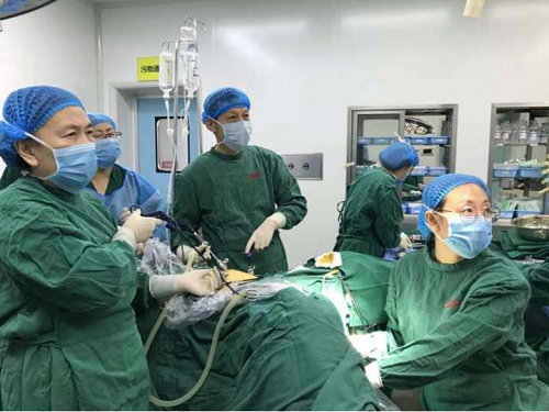 妇产医院 成功进行腹腔镜辅助阴式子宫全切术