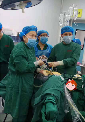 妇产医院 成功进行腹腔镜辅助阴式子宫全切术