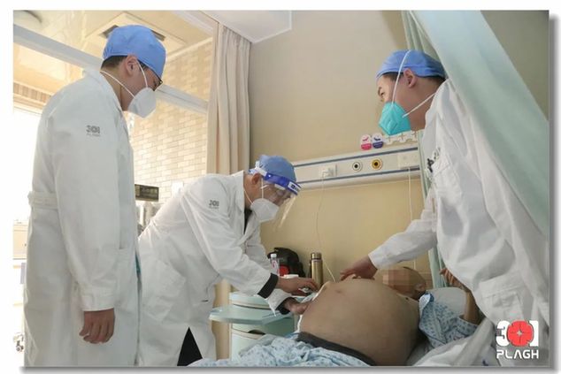 52斤！解放军总医院成功切除腹部巨大肿瘤