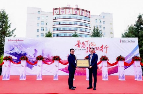 一群人站在一起