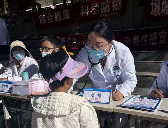 守护高原早产儿的第一声啼哭 守护高原早产儿的第一声啼哭