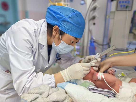 守护高原早产儿的第一声啼哭 守护高原早产儿的第一声啼哭