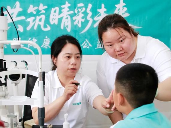 移动眼科医疗车开进云南山里小学 守护少年“睛”彩未来