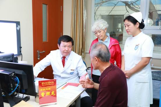 北京大学人民医院举办“百年华诞·百位名医”首届医师节义诊活动