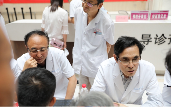 中国癌症基金会携顶尖专家团队赴延安义诊