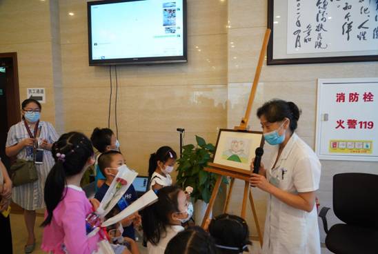 “生命中的第一所房子”——海扶医院举办萌童主题画展献礼母亲节