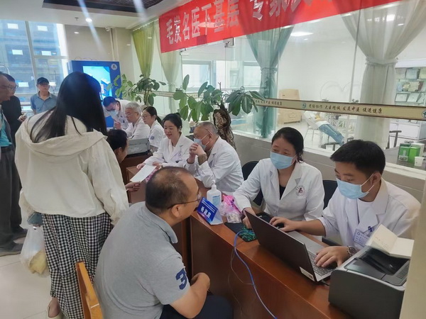 国家中西医结合医学中心毛发专病医联体基层行首站启动 云南安宁构建双轨诊疗新模式