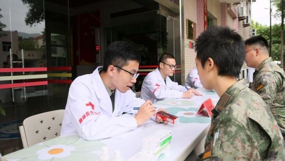 万里巡诊“健康驿站”直达战位 万里巡诊“健康驿站”直达战位