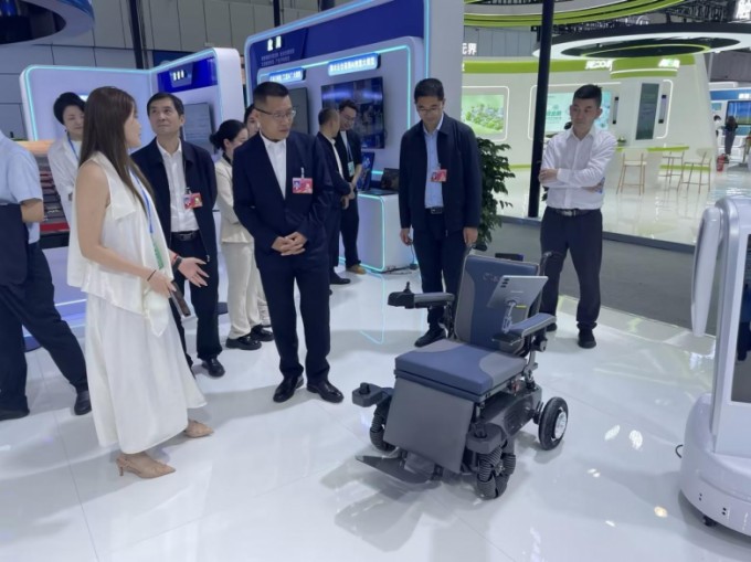 银发经济遇上AI：数字中国峰会折射康养赛道的下一个十年