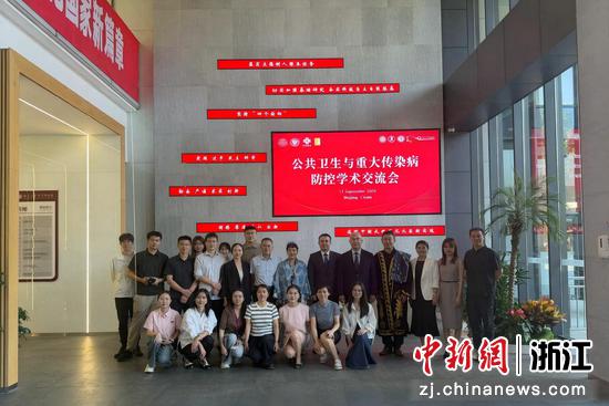 专家学者探讨公共卫生与重大传染病防控实践 专家学者探讨公共卫生与重大传染病防控实践