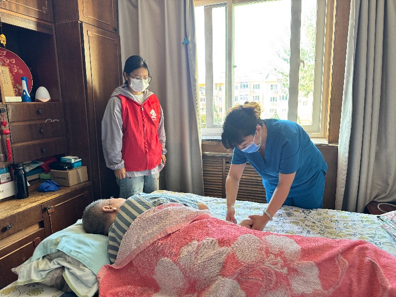 【让“老有所护”触手可及】北京东城崇外街道推动“养老惠民”与“稳岗扩就业”双向赋能 【让“老有所护”触手可及】北京东城崇外街道推动“养老惠民”与“稳岗扩就业”双向赋能
