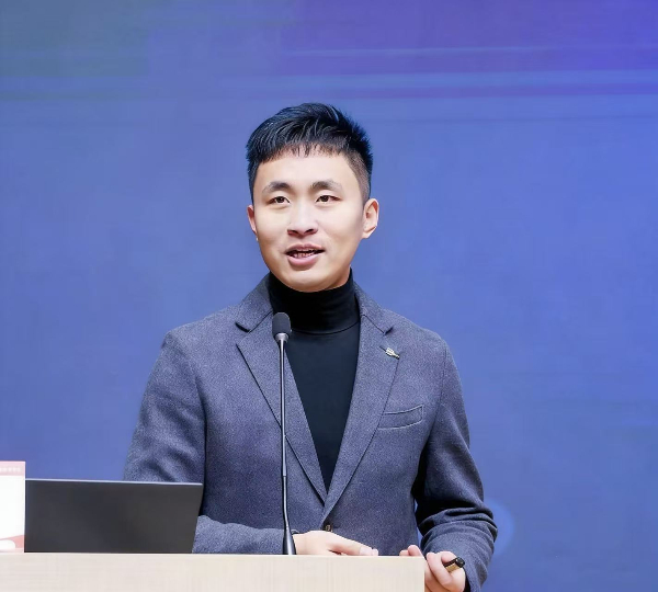 光明网《健康视点》|王雨楠:从眼睛的“负担”变成“伙伴”,让每一块屏幕嵌入健康光学 光明网《健康视点》|王雨楠:从眼睛的“负担”变成“伙伴”,让每一块屏幕嵌入健康光学