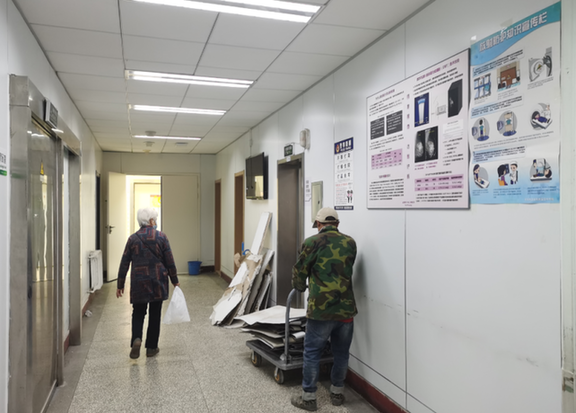 老人为何一进医院就迷路？记者探访发现：标识是个大问题