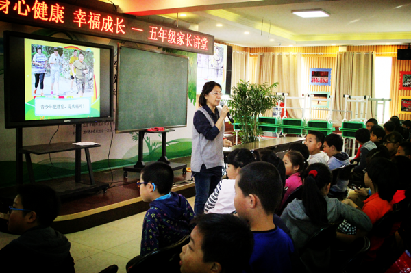 北京天使儿童医院关爱青少年成长，走进白家庄小学