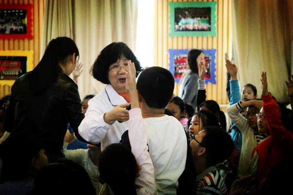 北京天使儿童医院关爱青少年成长，走进白家庄小学