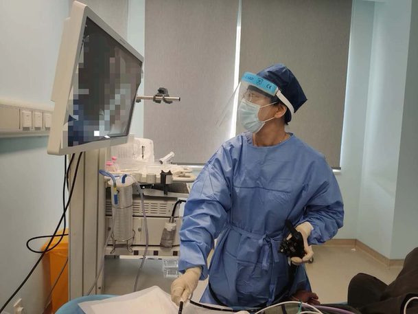 “镜面人”内脏全长反医生“反着”为她做胃肠镜