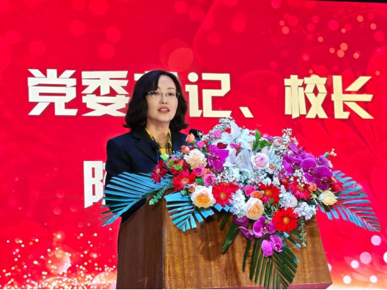 山东省烟台护士学校举行“5.12”国际护士节授帽仪式