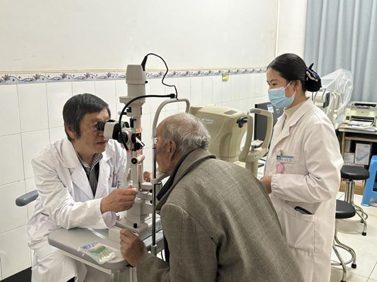 云南红河：多方聚才 “银龄医师” 助推医疗卫生质量提升