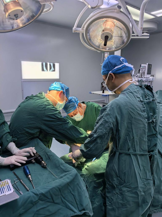 从瓯江畔到天山下：4800公里记录温州医者的爱与担当