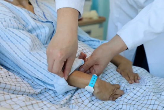 张口0毫米到4厘米,人工颞下颌关节置换让患者重启人生 张口0毫米到4厘米,人工颞下颌关节置换让患者重启人生