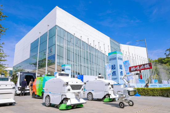 无图化部署 + 端到端决策 酷哇卫冕国际 AI 环卫大赛，技术代际跨越