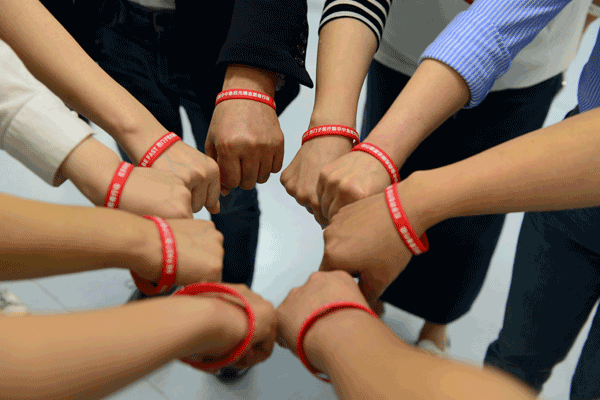 红手环在行动 猫大夫在身边——BE FAST脑卒中预防与健康义诊公益活动在京举行