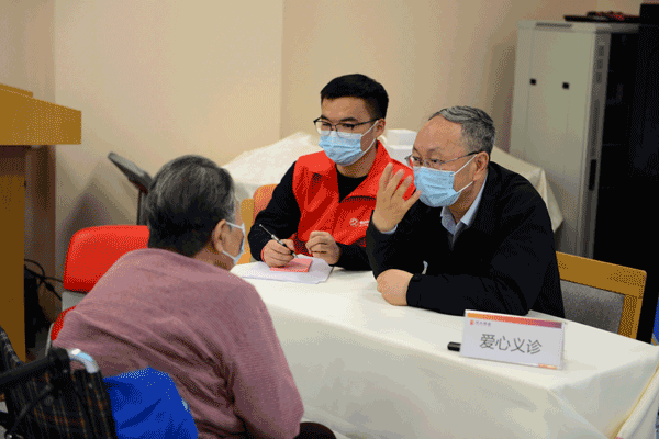 红手环在行动 猫大夫在身边——BE FAST脑卒中预防与健康义诊公益活动在京举行